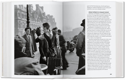 Photo Icons. 50 Landmark Photographs and Their Stories